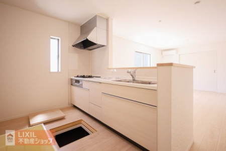 �L�b�`���@�y�L�b�`���z�Ζʎ��L�b�`���J�E���^�[�ł��q�l�̗l�q�����Ȃ��痿�����o���܂��B�X���C�h���[�ő傫�Ȓ����������N���N���[��