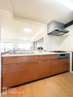 �L�b�`���@�z�V��Еt�����X���[�Y�B���r���O�̉Ƒ��Ɖ�b���e�ޑΖʎ��L�b�`���B