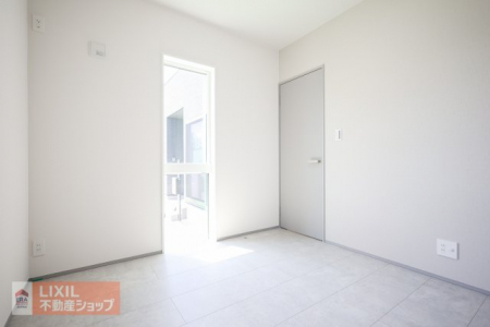 �q�������@�y�q�������^���n�����ʐ^�z1�K�̗m���ł��B�N���[�[�b�g�����Ă��܂��̂ŁA�w�K���A�x�b�h��ݒu����ƁA�q�������Ƃ��Ă͂��傤�Ǘǂ��T�C�Y���Ǝv���܂��B���n�ł��m�F���������B