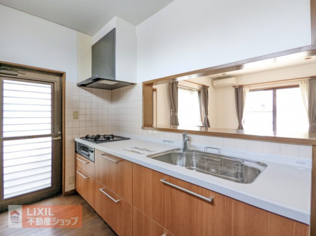 �L�b�`���@�Ζʎ��L�b�`���J�E���^�[�ł��q�l�̗l�q�����Ȃ��痿�����o���܂��B�X���C�h���[�Œ��������[�������I�I�g���₷���L�b�`���ł��I