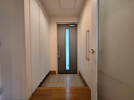 ���ց@-