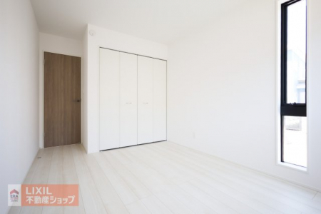 �Q���@�y�Q���z6.5���̐Q���B2�ʍ̌��Ŗ��邢�������ƂȂ��Ă���A�_�u���x�b�h���u����̂ł��v�w�̐Q���Ƀs�b�^���ł��B