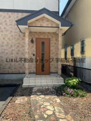 �@�������Ƃ������ցB���s���̂���|�[�`�ŉJ�̓������S�ł��B���փh�A���t�H�[���ρB