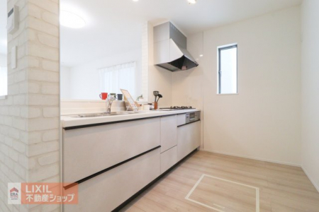 �L�b�`���@�y�L�b�`���z�Ζʎ��L�b�`���J�E���^�[�ł��q�l�̗l�q�����Ȃ��痿�����o���܂��B�X���C�h���[�ő傫�Ȓ����������N���N���[��