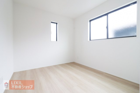 �Q���@�y�Q���z2�K7.75���̐Q���B������Ŗ��邢�������ƂȂ��Ă�����܂��BWIC�����Ă���A�I�V�����ȉ��l�̈ߕ��������Ղ���[�ł��A�X�[�c�P�[�X��S���t�o�b�O�Ȃǂ̑傫�߂Ȃ��̂����[�ł��܂��B
